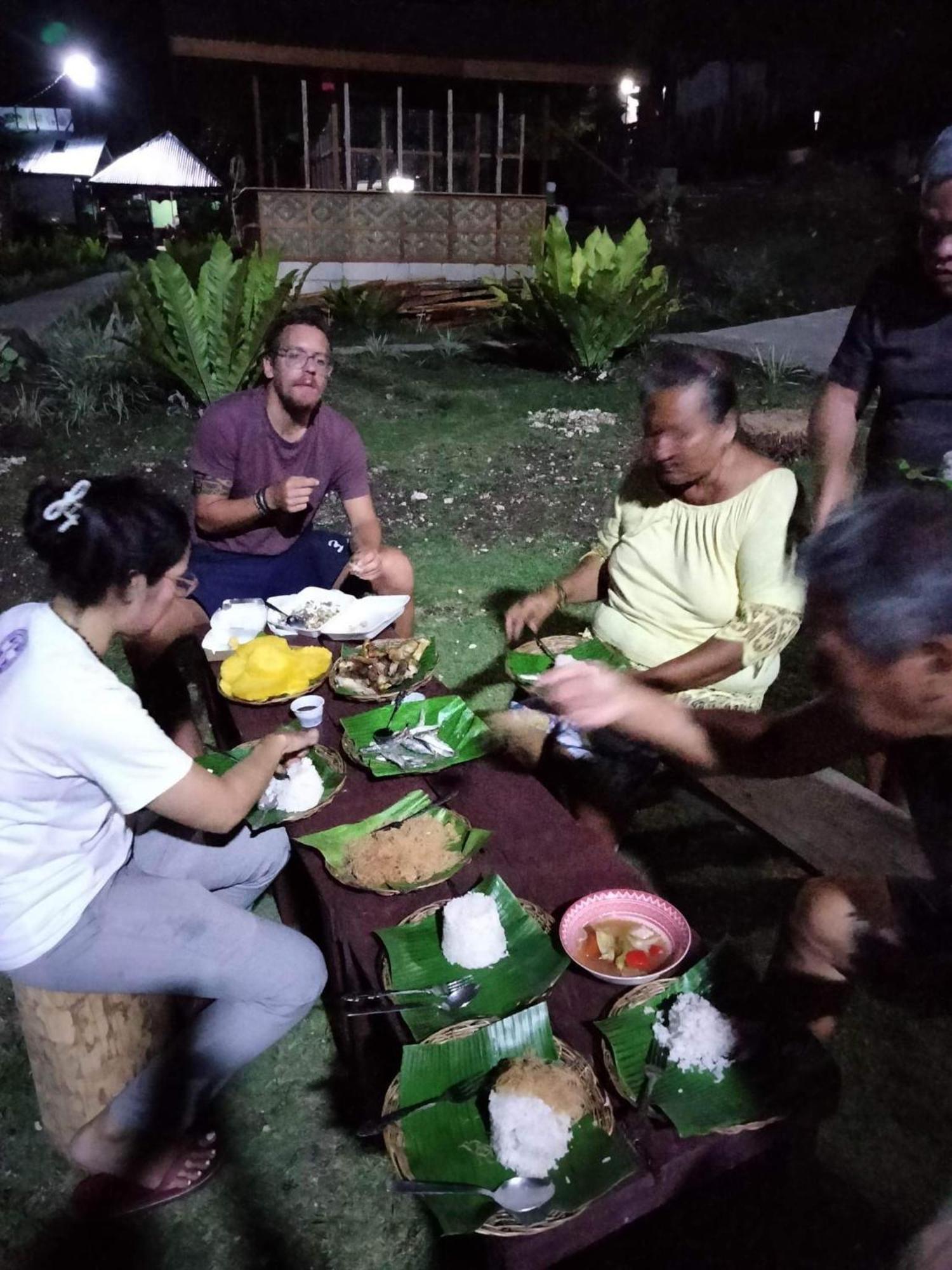 Roca'S Homestay Backpackers Chalet Batuan Екстер'єр фото