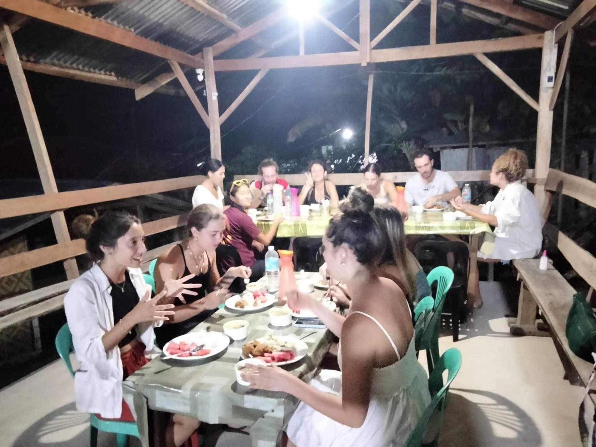 Roca'S Homestay Backpackers Chalet Batuan Екстер'єр фото
